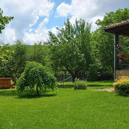 къща утринна роса